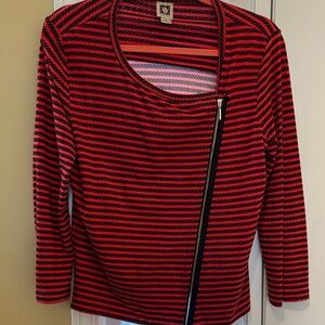 Women’s blouse in size M